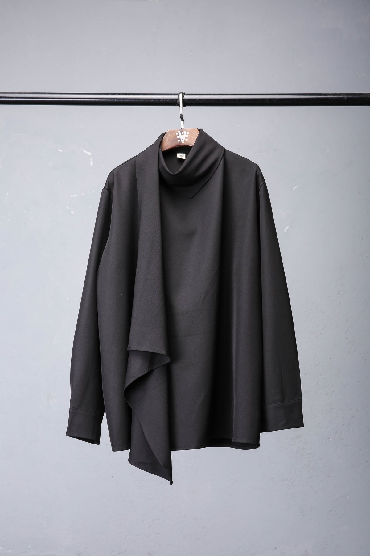 American High Street Dark Style Asymmetric Draped Loose Fit Long Sleeve Top