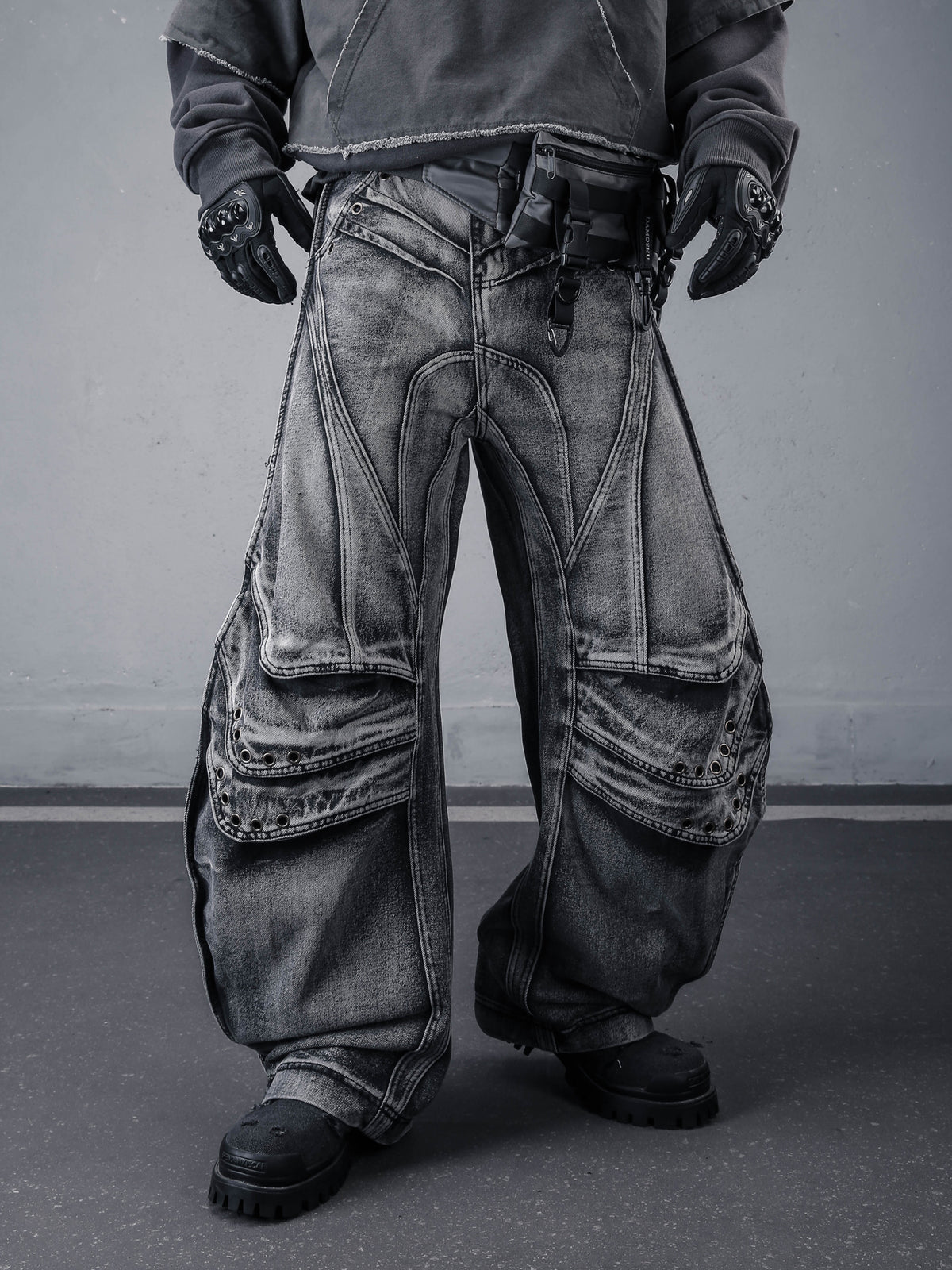 Distressed Baggy Wide-Leg Jeans