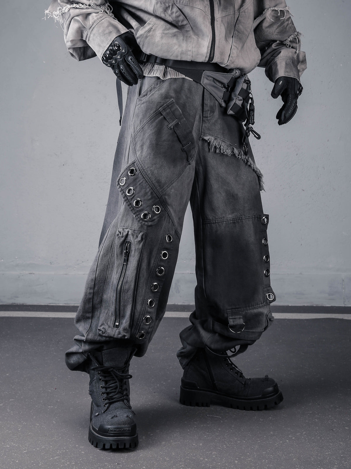 Distressed Workwear Wide-Leg Jeans
