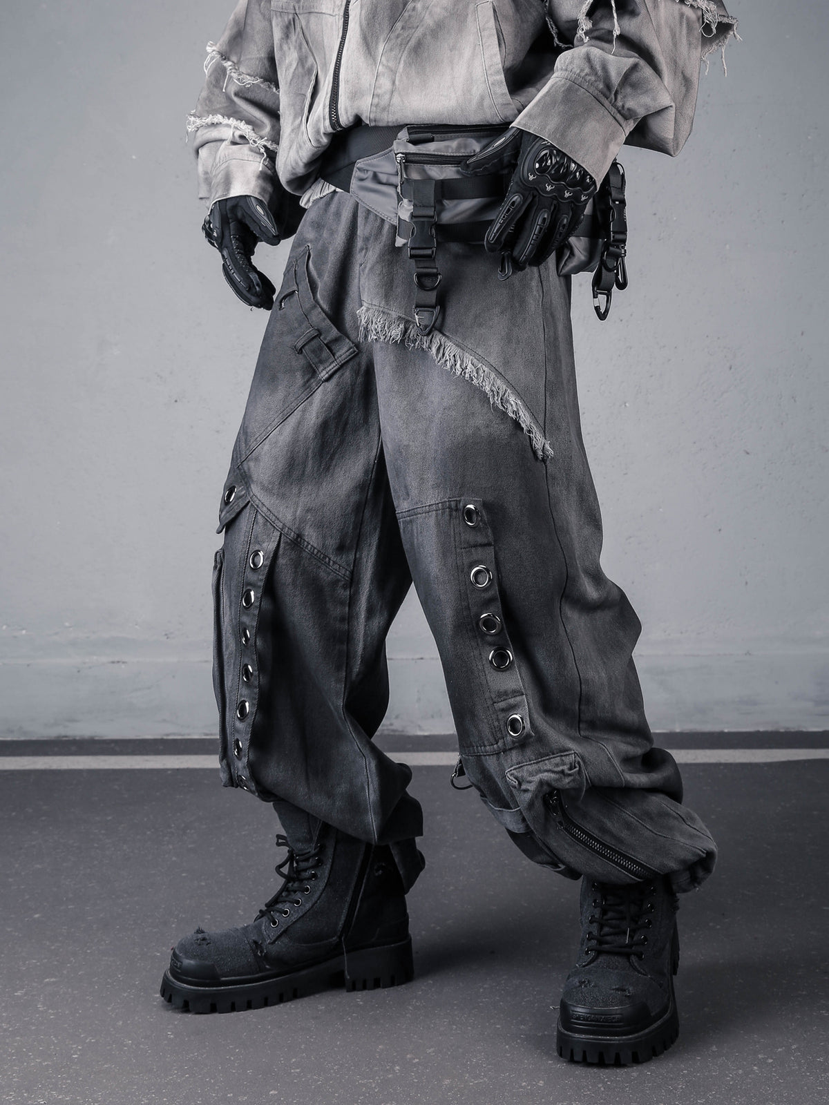 Distressed Workwear Wide-Leg Jeans