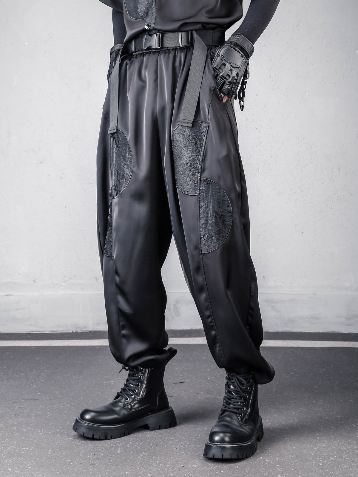 The Dark Artisan Tapered Trouser
