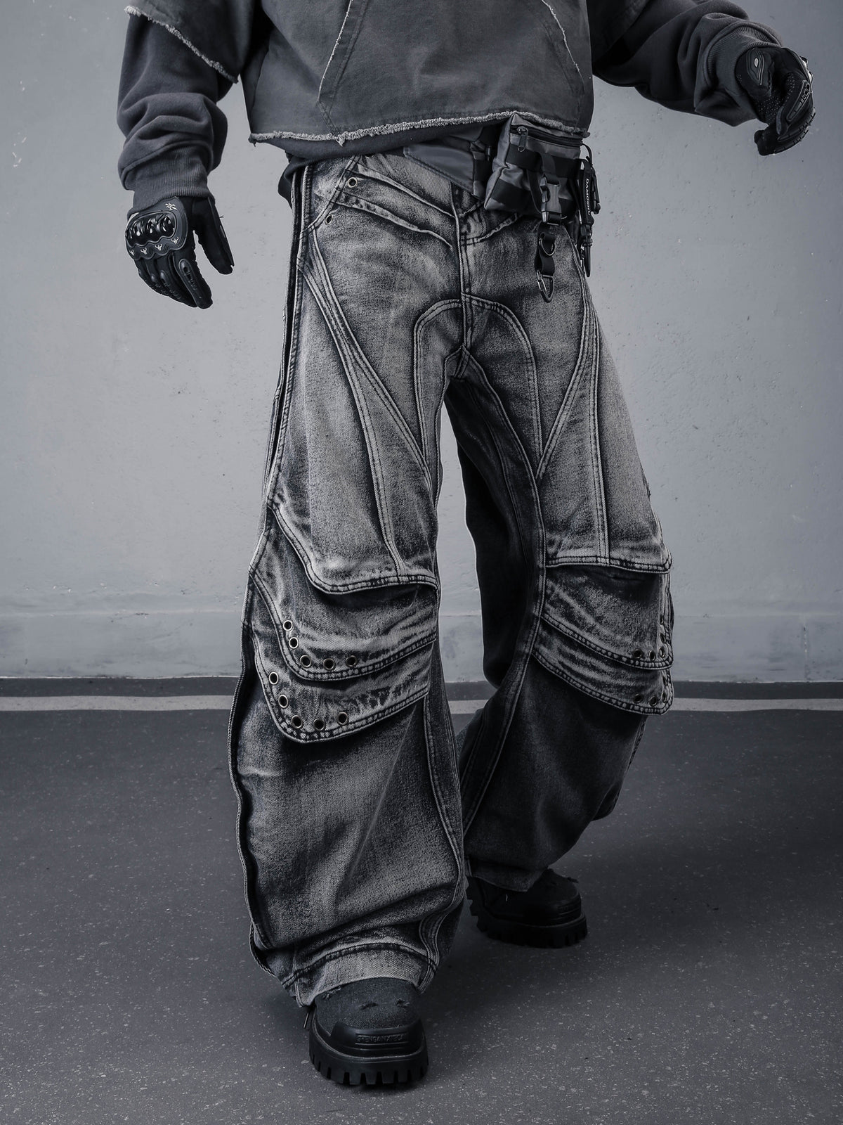 Distressed Baggy Wide-Leg Jeans