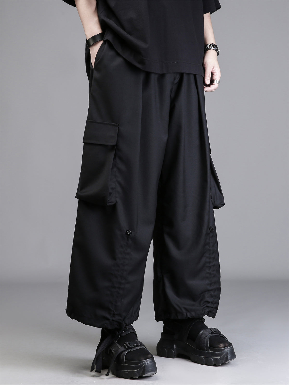 Multi-Pocket Techwear Wide-Leg Trousers