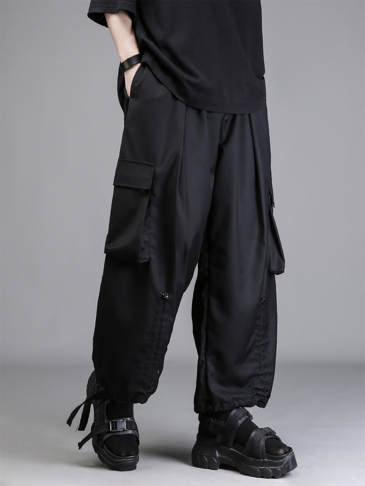 Multi-Pocket Techwear Wide-Leg Trousers