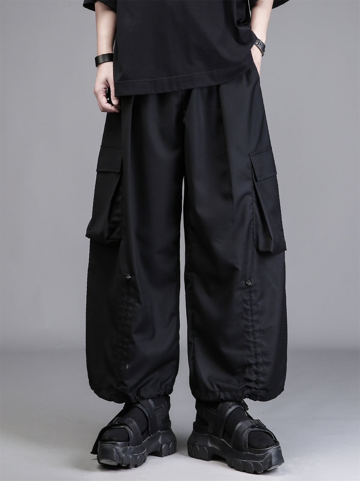 Multi-Pocket Techwear Wide-Leg Trousers
